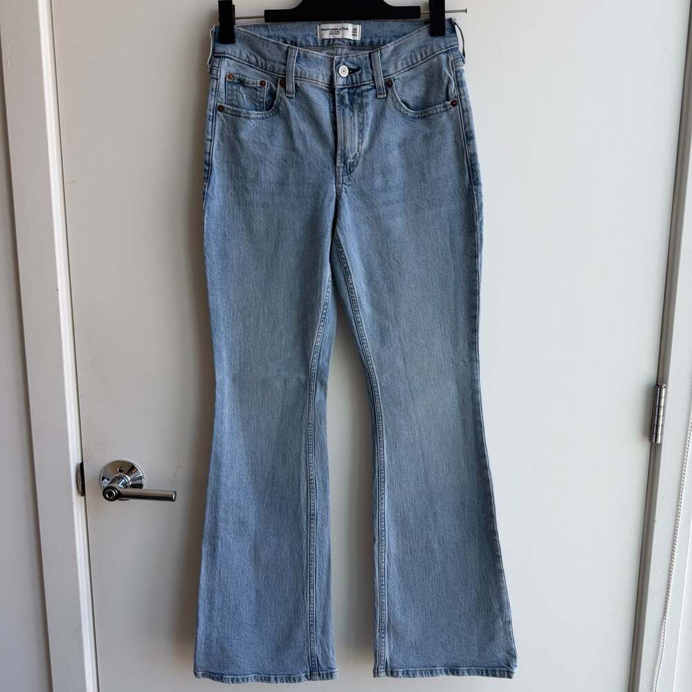 Abercrombie & Fitch Mid Rise Bootcut Jeans Size 25 Short